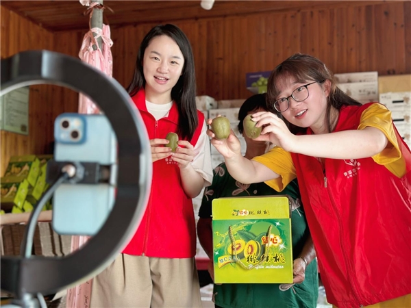 閃閃發(fā)光的“她身影”