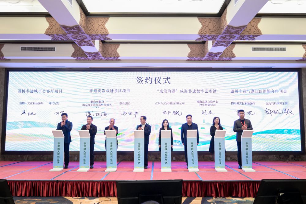 非遺潮玩吸引觀眾駐足 泡泡瑪特亮相第八屆中國(guó)非物質(zhì)文化遺產(chǎn)博覽會(huì)