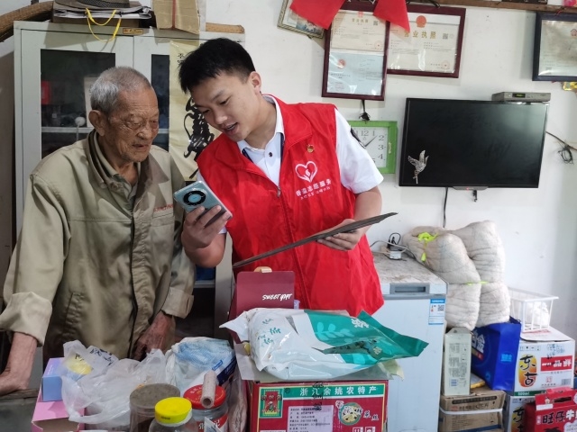 浙江長(zhǎng)興：香溢服務(wù)真為民 點(diǎn)滴關(guān)愛(ài)暖人心
