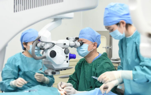 愛爾英智眼科李紹偉教授參加朝陽區(qū)第十七屆人民代表大會(huì)第五次會(huì)議