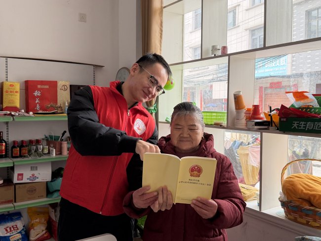 湖北蘄春：法治春風(fēng)入商鋪 合規(guī)經(jīng)營啟新程