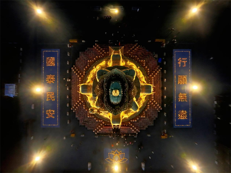 萬(wàn)盞心燈映峨眉：2026年普賢圣誕日再現(xiàn)“大光明山”勝景